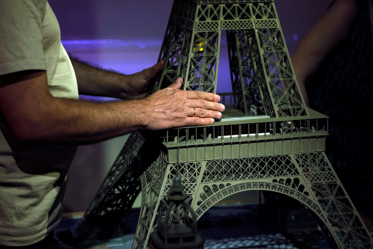 تجربة مذهلة في متحف بمدريد... المكفوفون يستكشوف معالم أثرية باللمس (صور)